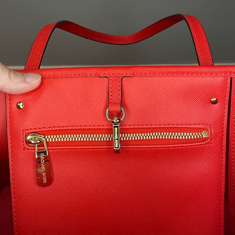 Michael Kors Jet Set Saffiano Leather Tote with Gold Details - Picture 8 of 15